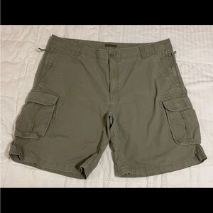 LL Bean Cargo Shorts Mens 44W Army Green Natural Fit 10" Inseam Hiking EUC